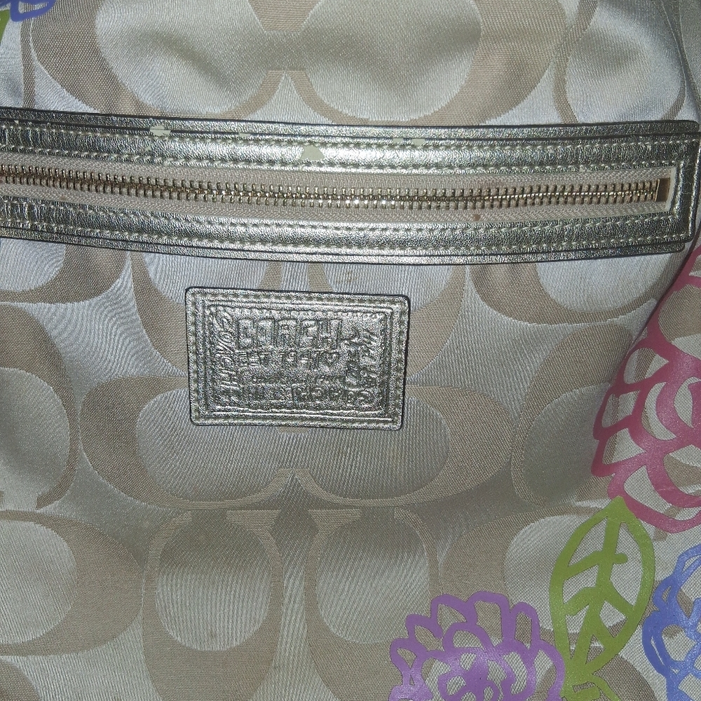Coach Poppy Daisy Gold Logo Jacquard Crossbody Bag #F20791 W/Dust Bag - Picture 3 of 10